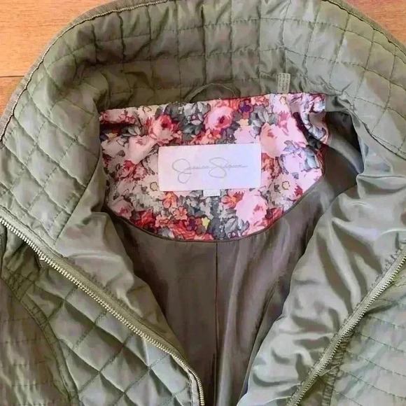 Jessica Simpson | Light weight quilted green barn jacket size small - Picture 2 of 3